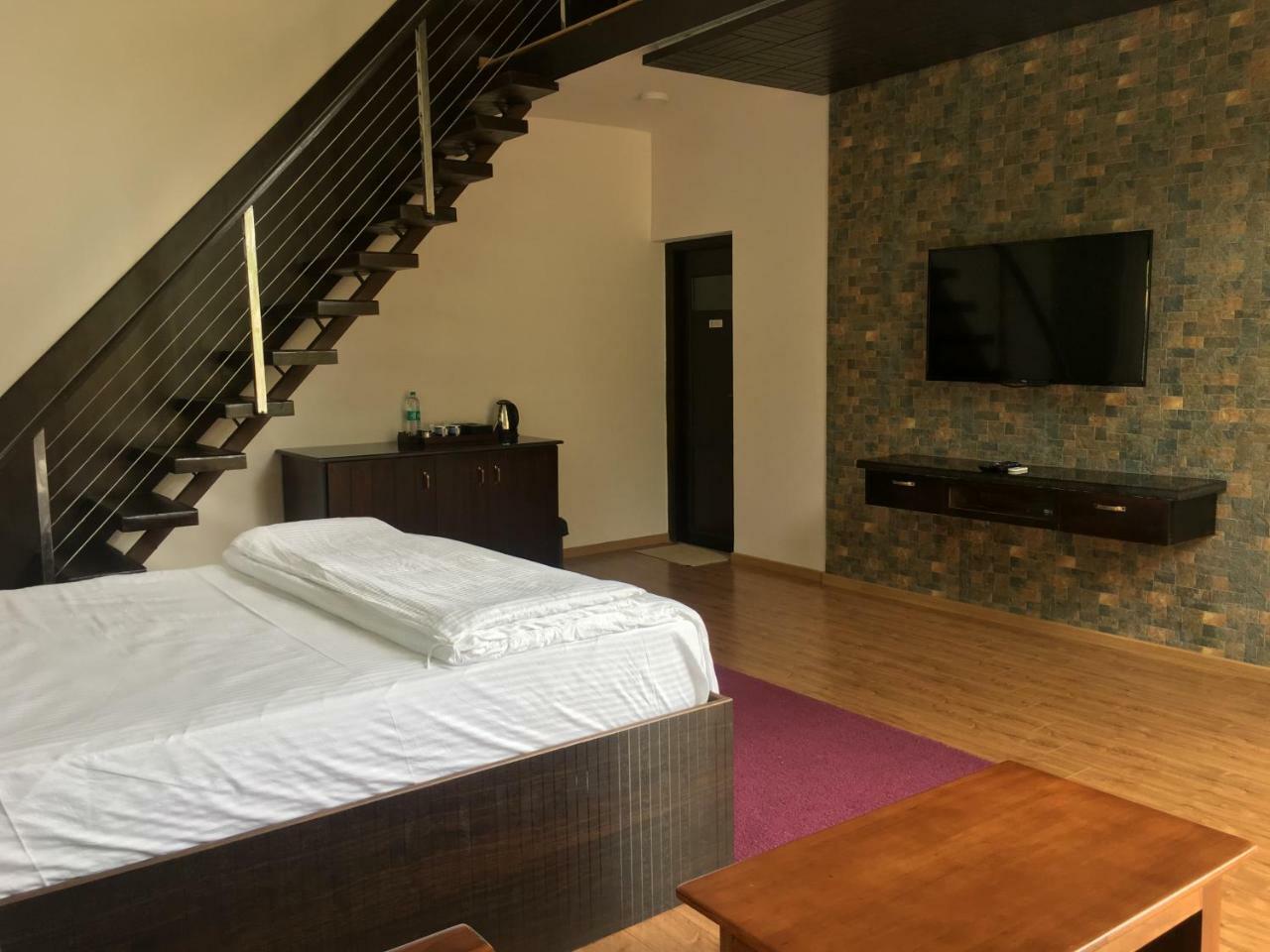 Silvertip Cafe & Homestay Kotagiri Esterno foto